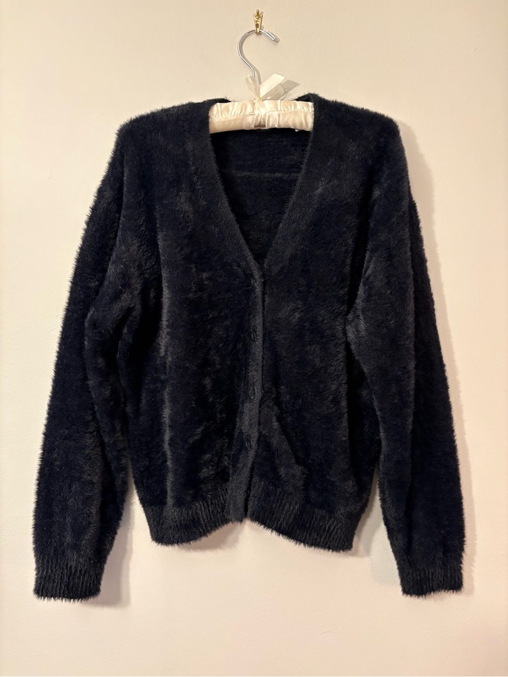 Levi's Black Fuzzy Eyelash Knit Button-Front Cardigan — Size M 🖤
